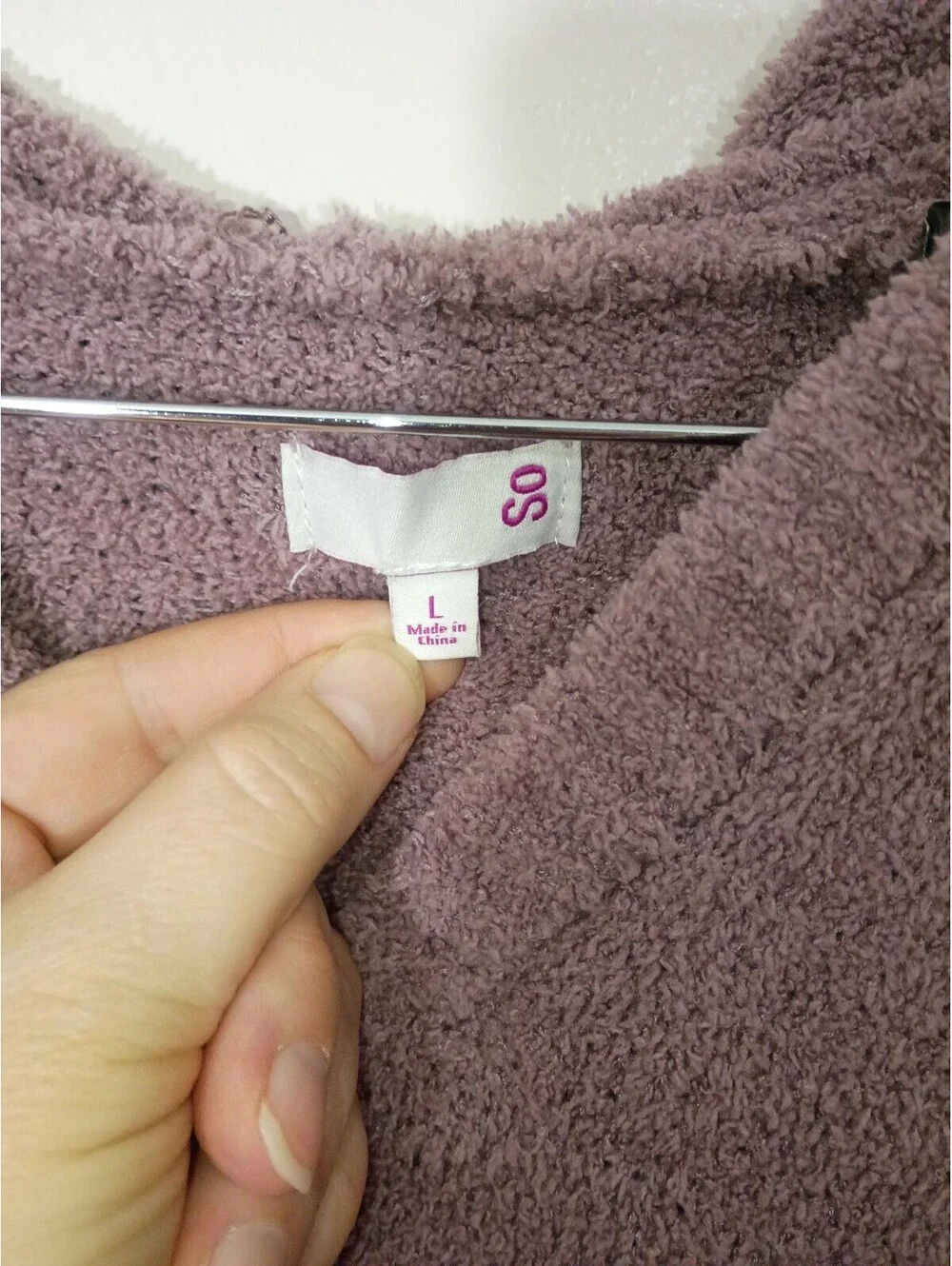SO Cozy Textured V-Neck Hoodie Sweater in Mauve, Size Large